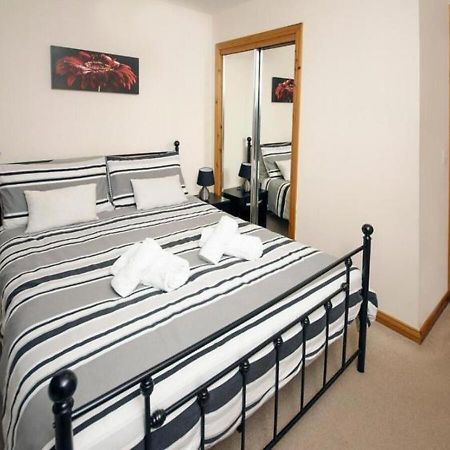 Modern 2 Bedroom Semi Detached House With Own Private Driveway Inverness Buitenkant foto