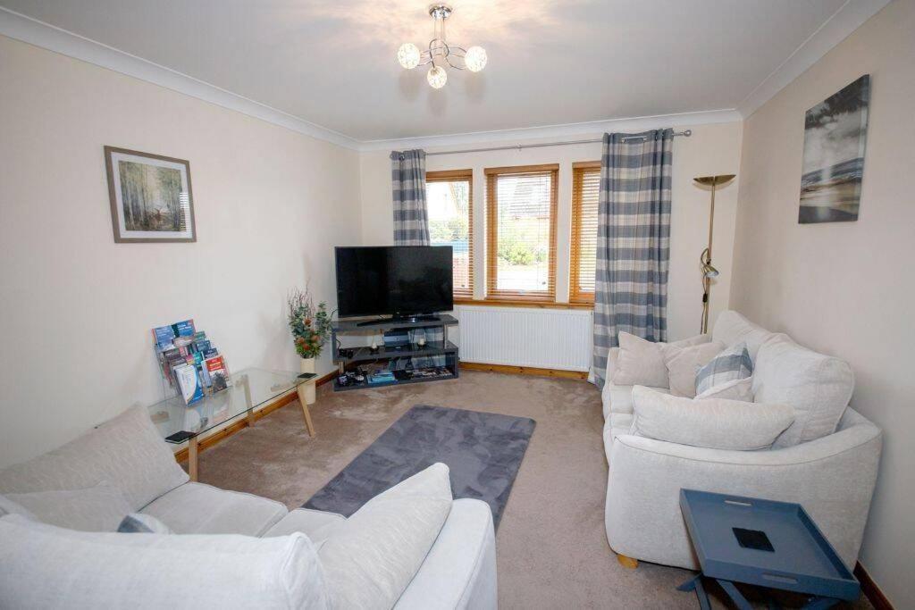 Modern 2 Bedroom Semi Detached House With Own Private Driveway Inverness Buitenkant foto