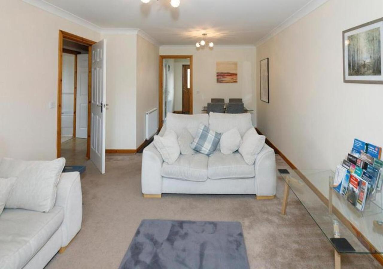 Modern 2 Bedroom Semi Detached House With Own Private Driveway Inverness Buitenkant foto