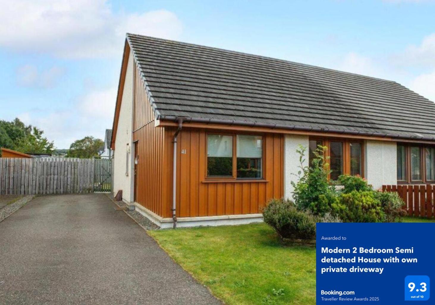 Modern 2 Bedroom Semi Detached House With Own Private Driveway Inverness Buitenkant foto