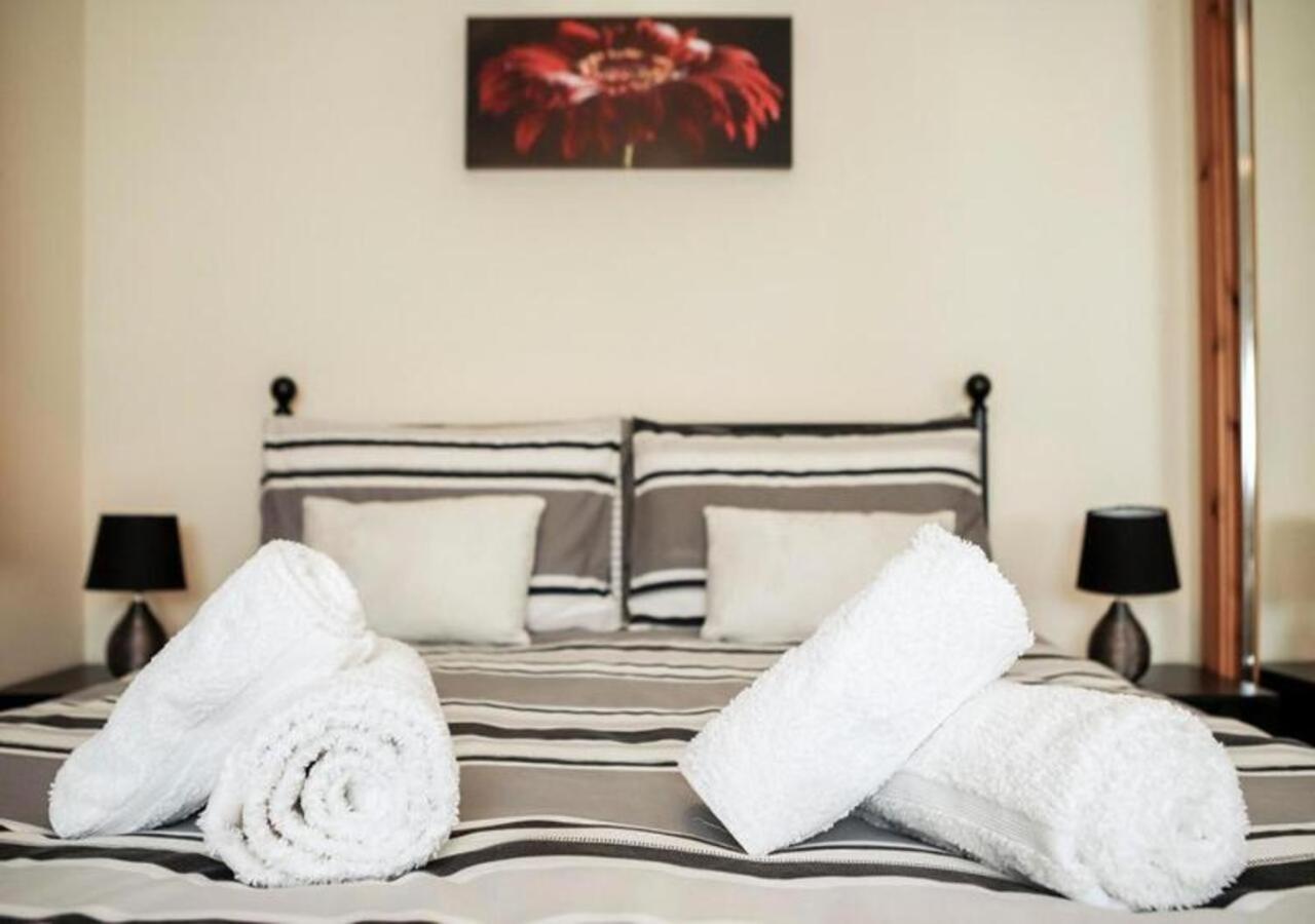 Modern 2 Bedroom Semi Detached House With Own Private Driveway Inverness Buitenkant foto