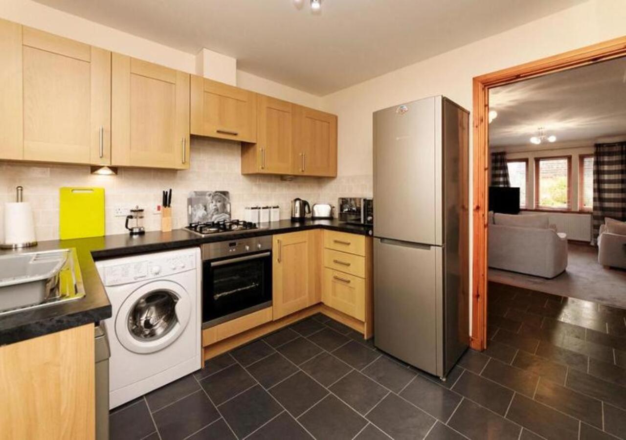 Modern 2 Bedroom Semi Detached House With Own Private Driveway Inverness Buitenkant foto